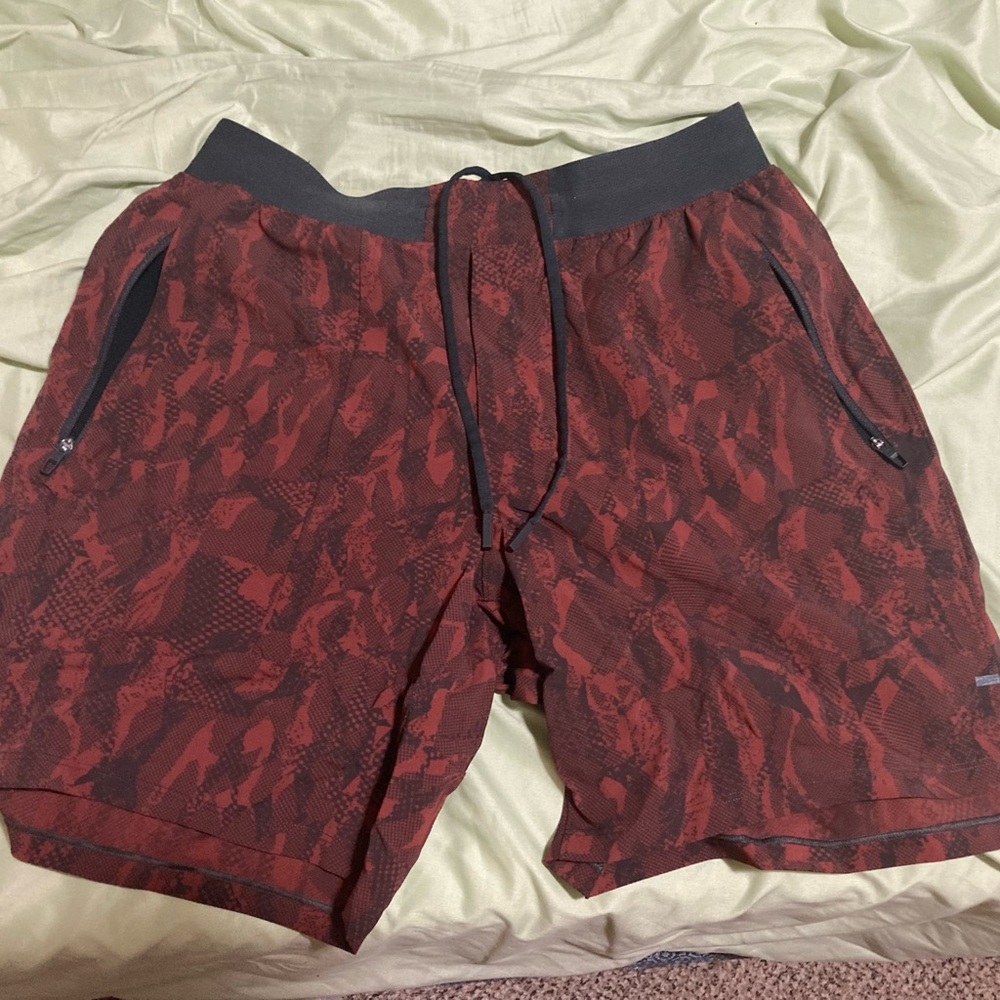 Lululemon License to Train linerless men’s short - brick color - medium